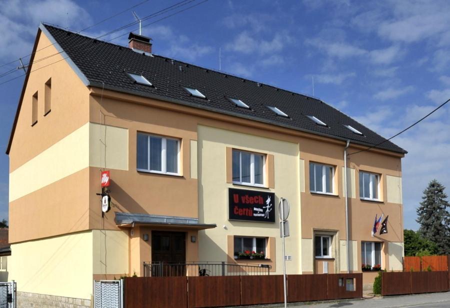 Pension U Vsech Certu Jičín Exterior foto