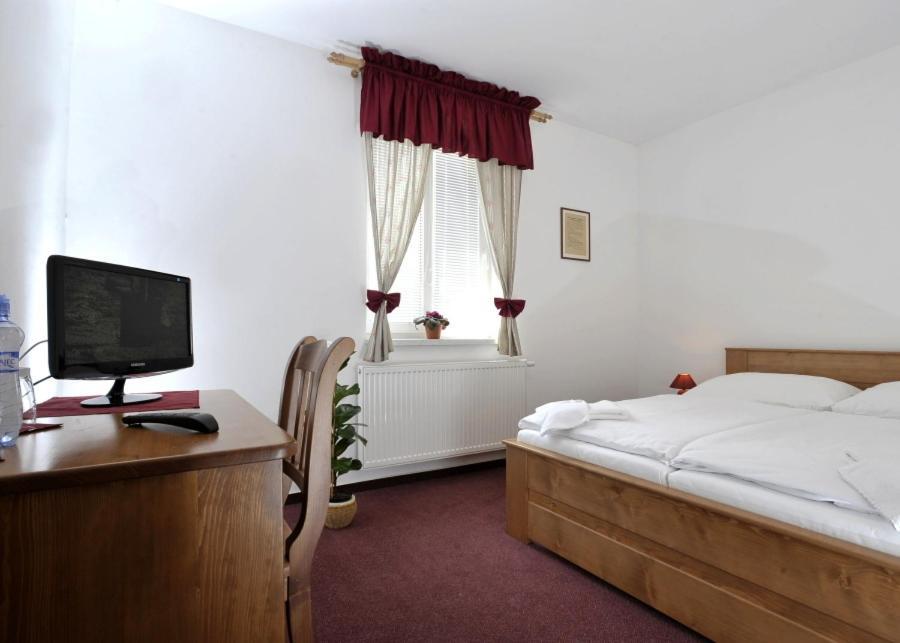 Pension U Vsech Certu Jičín Zimmer foto