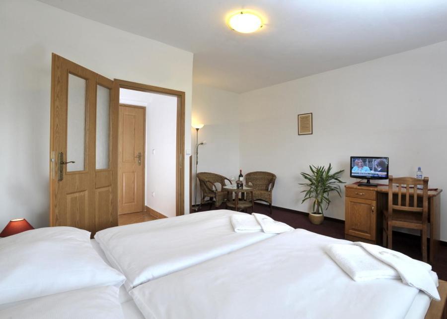 Pension U Vsech Certu Jičín Zimmer foto