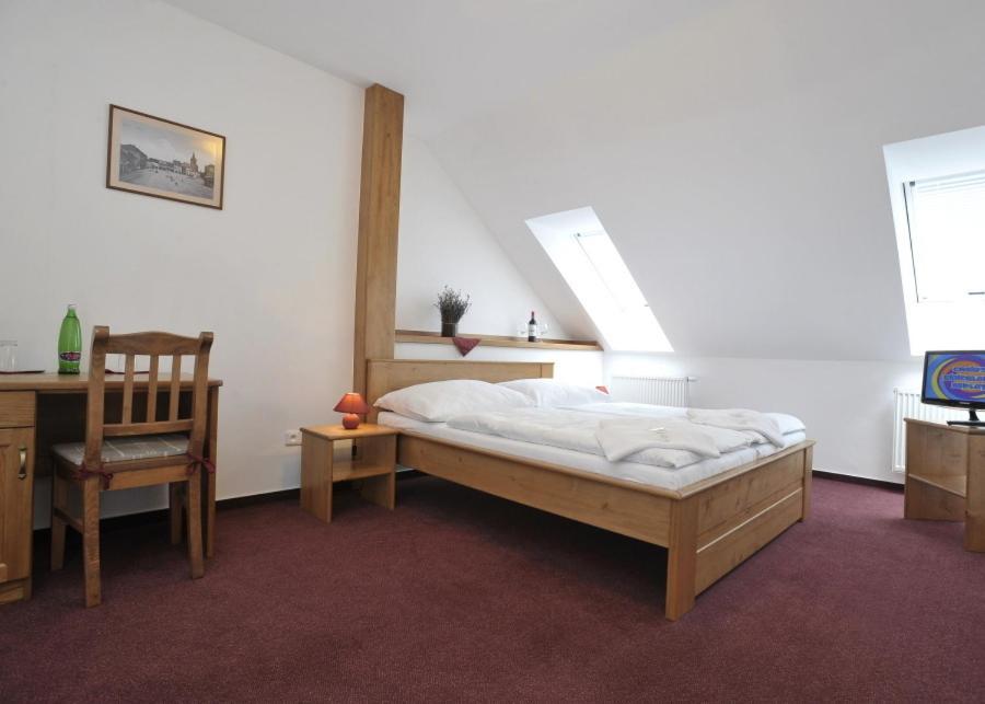 Pension U Vsech Certu Jičín Zimmer foto