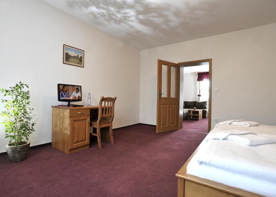 Pension U Vsech Certu Jičín Zimmer foto